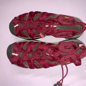 KEEN women’s hiking sandals size 7.5.